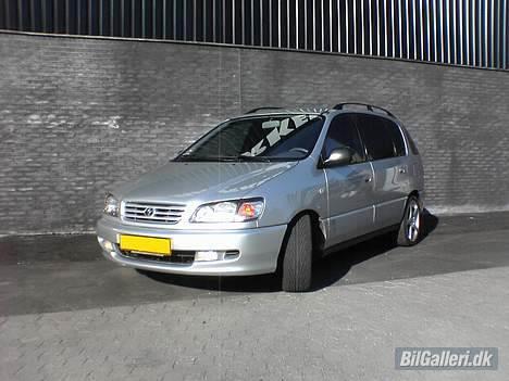 Toyota Sportsvan 2,2 TD (solgt) billede 1