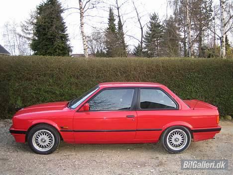 BMW 320i E30 Solgt - billedet er uden front læben på... billede 1