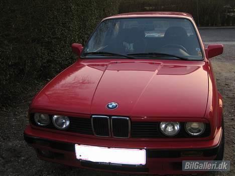 BMW 320i E30 Solgt - Ingen læbe men det har jeg nu hurra... billede 2