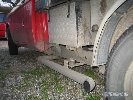 BMW 320i E30 Solgt - sidepibe uha hvor den sagde godt og skod en god stor sort røgsky billede 6