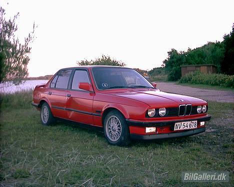 BMW E30 320i - D6/8-06  En eller anden hat skulle lige bakke i mig det er heldigvis meldt..... billede 6