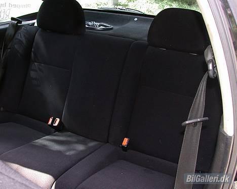 Seat Ibiza 2.0GTi WMAX 2006 - Bagsæde betrukket i samme sorte stof som dørsider foran er pakket i. Dørsider bagi endnu ikke pakket ind. billede 8
