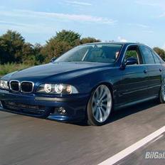 BMW E39 520i