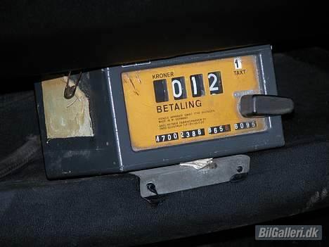 Vauxhall Victor FD 1600 Super - Taximeter er af ældre dato, men tidssvarende til bilen. billede 10