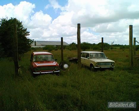 Lada 1300 * SOLGT * - Så skal der bare lige tag og gulv og vægge på værkstedet så har Blondie et sted at hygge sig til vinter. billede 15