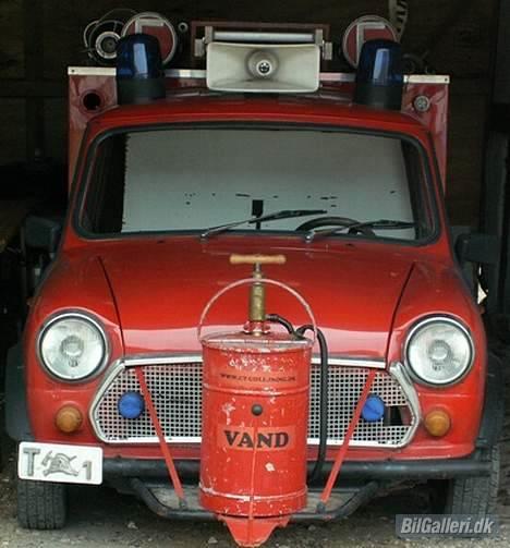 Mini Mascot van - Her holder den i tørvær. 2006. billede 5