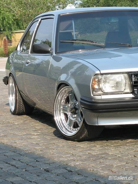 Opel ascona b billede 16