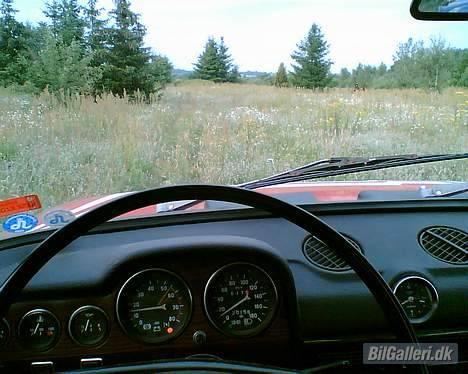 Lada 1500 Van * SOLGT * - På hjemmebane. Den lave gearing og store frihøjde er praktisk herude på landet. billede 9