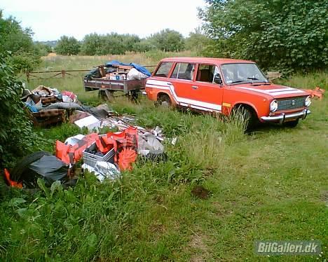 Lada 1500 Van * SOLGT * - Iggy tager skraldet. Oprydning på vores gård. Utroligt hvad der kan hobe sig op når den forrige ejer intet smed ud. billede 12