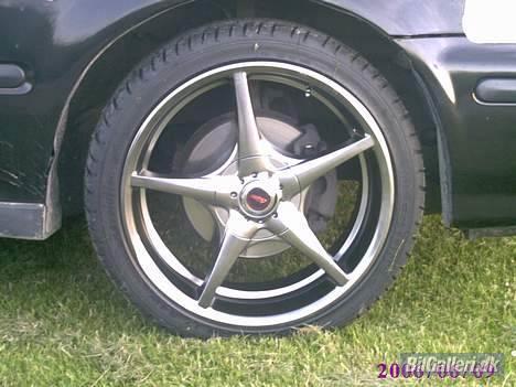 Honda civic vti 4dørs solgt - der er den så ik lige blevet sænket enu billede 7