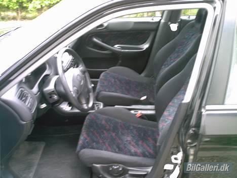 Honda civic vti 4dørs solgt billede 9