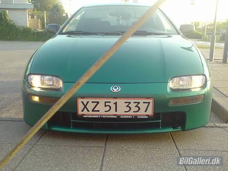 Mazda 323f - der var jeg lige i banken billede 15