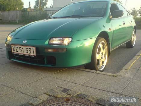 Mazda 323f - samme dag som jeg var i banken billede 17