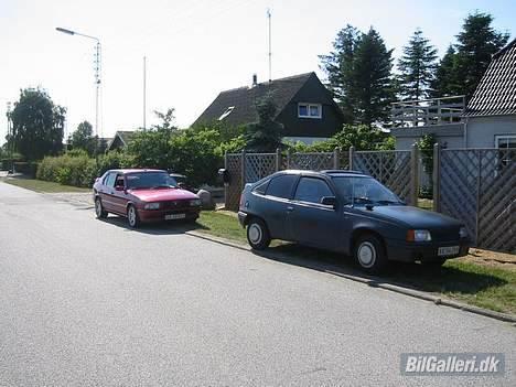 Alfa Romeo 33 QuadrofoglioVerde 16V - arbejdsbilen og mit legetøj i baggrunden :D billede 18