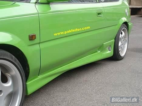 Toyota Corolla 1,6 16v  "solgt" - Og de sideskørter kommer der også nye af på billede 15