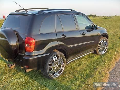 Toyota Rav4 - Overvejer tryk på reservehjulet.  billede 6