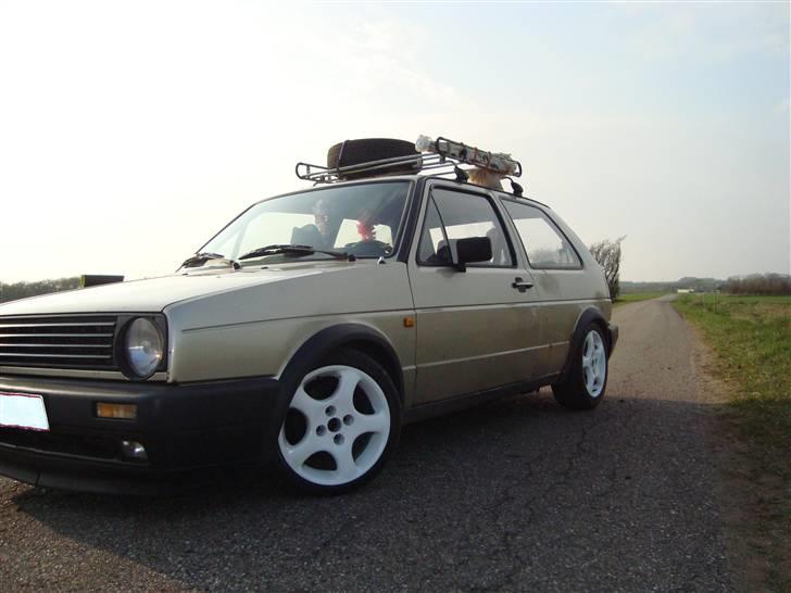 VW Golf - golfen i en rimelig sej vinkel billede 1