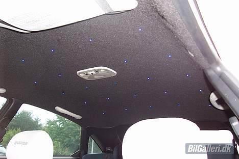 Mazda 323F Ba *SOLGT* - Blå dioder i hele himlen... billede 9