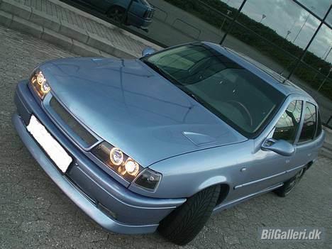 Opel ~Vectra~ 2.0i 16v - SOLGT - Uhh den ser ond ud.. billede 1