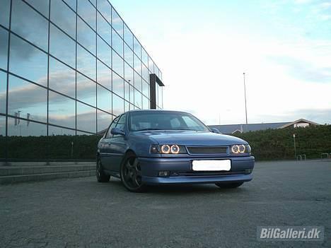 Opel ~Vectra~ 2.0i 16v - SOLGT billede 2