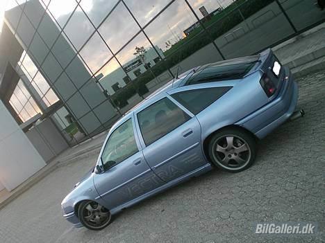 Opel ~Vectra~ 2.0i 16v - SOLGT billede 3
