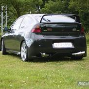 Mazda 323 c (regnbuen) solgt