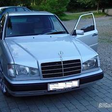 Mercedes Benz 300D Turbo