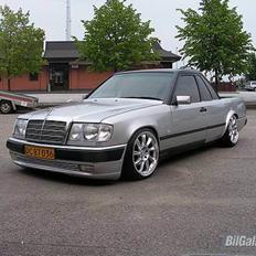 Mercedes Benz 124  pick up 
