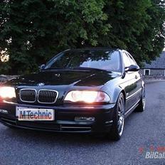 BMW 330i