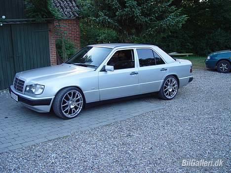 Mercedes Benz 300D Turbo billede 1