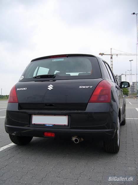 Suzuki Swift 1.5, 5dørs sort billede 3