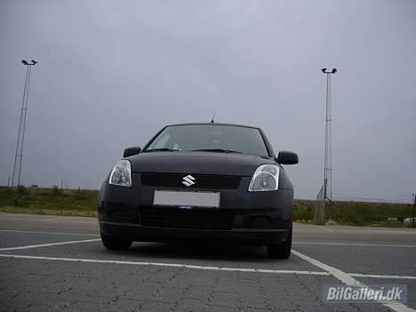 Suzuki Swift 1.5, 5dørs sort billede 4