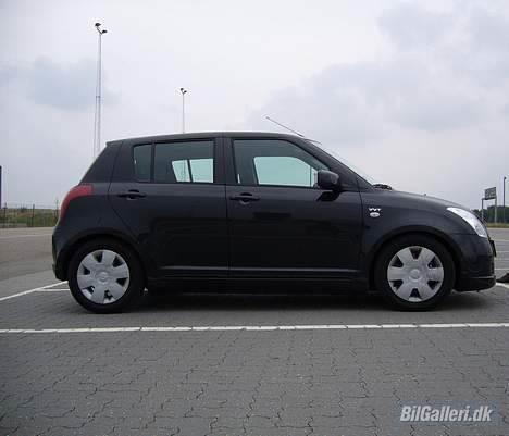 Suzuki Swift 1.5, 5dørs sort billede 5