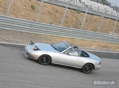 Mazda mx5 (SOLGT) - på sturup med de gamle fælge og dæk billede 3