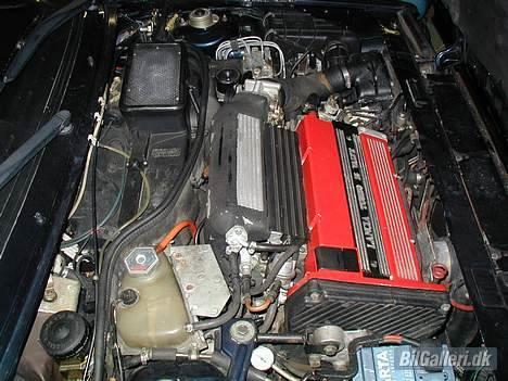Lancia Delta 16V Integrale - Motorrum tæt pakket billede 4