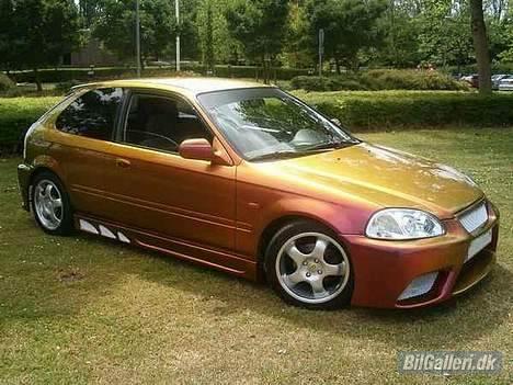 Honda Civic  Solgt - Med gammle fælger billede 3