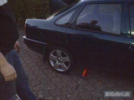 Opel Vectra A 2.0 I GL solgt - her er de på bilen det ser fedt ud!! billede 9