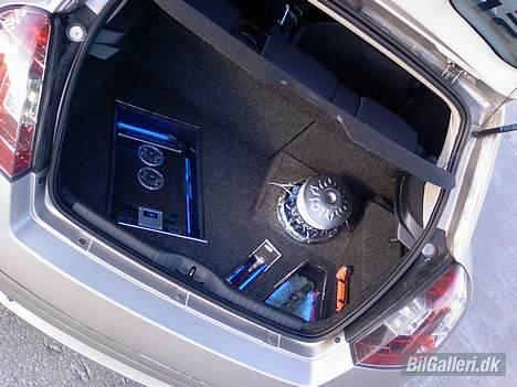 Fiat Stilo SOLGT desværre. - Det er så klaveret i bagage rummet. Audiobahn over hele linien. billede 4