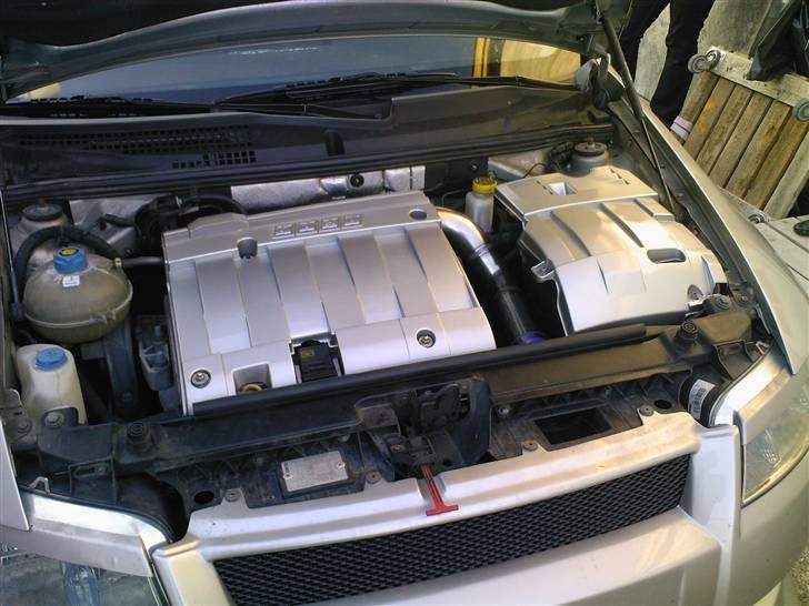 Fiat Stilo SOLGT desværre. - Sådan så er det et flot billed af mit motorrum. billede 12