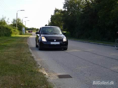 Suzuki Swift 1.5, 5dørs sort billede 10