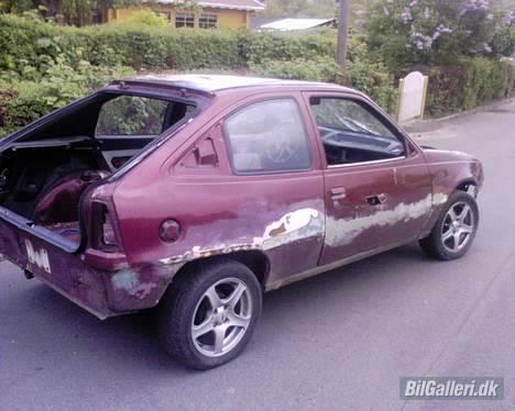 Opel Kadett E Skrottet - Sørgeligt syn billede 20