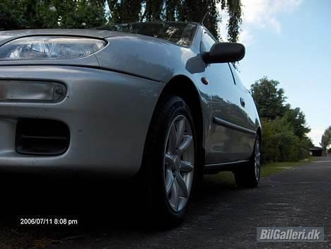 Mazda 323 C - Gammelt billede, men fra en fed vinkel... billede 12