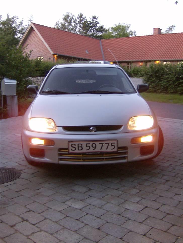 Mazda 323 C billede 14