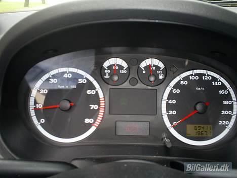 Seat Cordoba 1,6 coupé (SOLGT) - Bliver skiftet ud med hvide skiver og kromringe billede 4