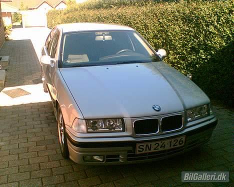 BMW 325i solgt billede 1