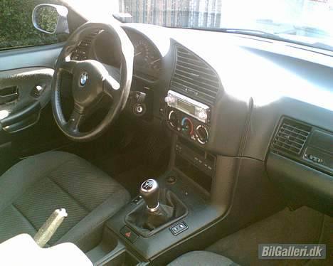 BMW 325i solgt billede 4