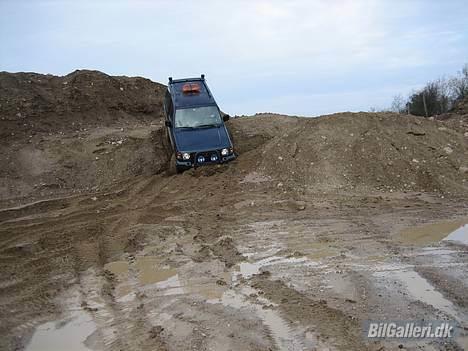 Mitsubishi Pajero 2,5 TD "Solgt" - Sku lige skubbe lidt jord væk... hehe billede 6