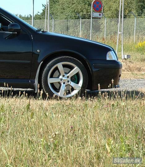 Skoda Octavia RS - 312mm Audi TT bremser er standard. Det er bare noget der virker og der er  ventilerede bremser bagi også ...  billede 9