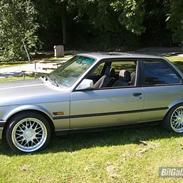 BMW E30 325i