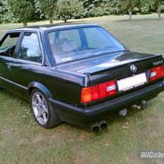 BMW 320 i ***Solgt***